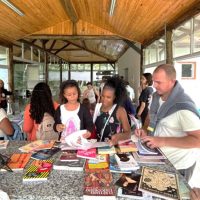 piquenique-literario_foto-gianni-dangelo-1-768x510
