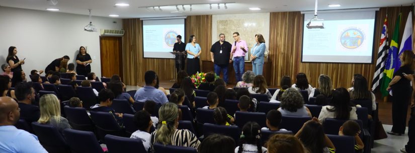 premio-excelencia-educacional-1-scaled-e1757532519509-825x305